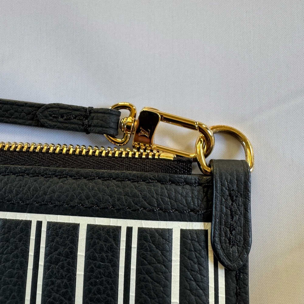 Louis Vuitton Black and White Pochette - Picture 6 of 8